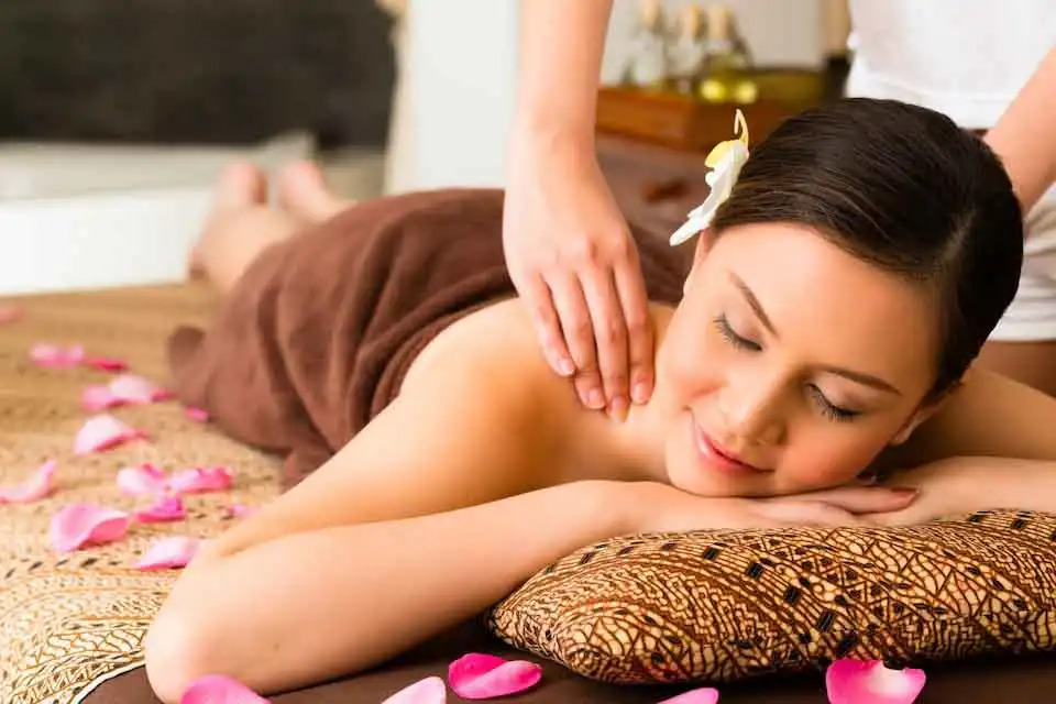 Traditional Thai massage with stretching in Los Angeles